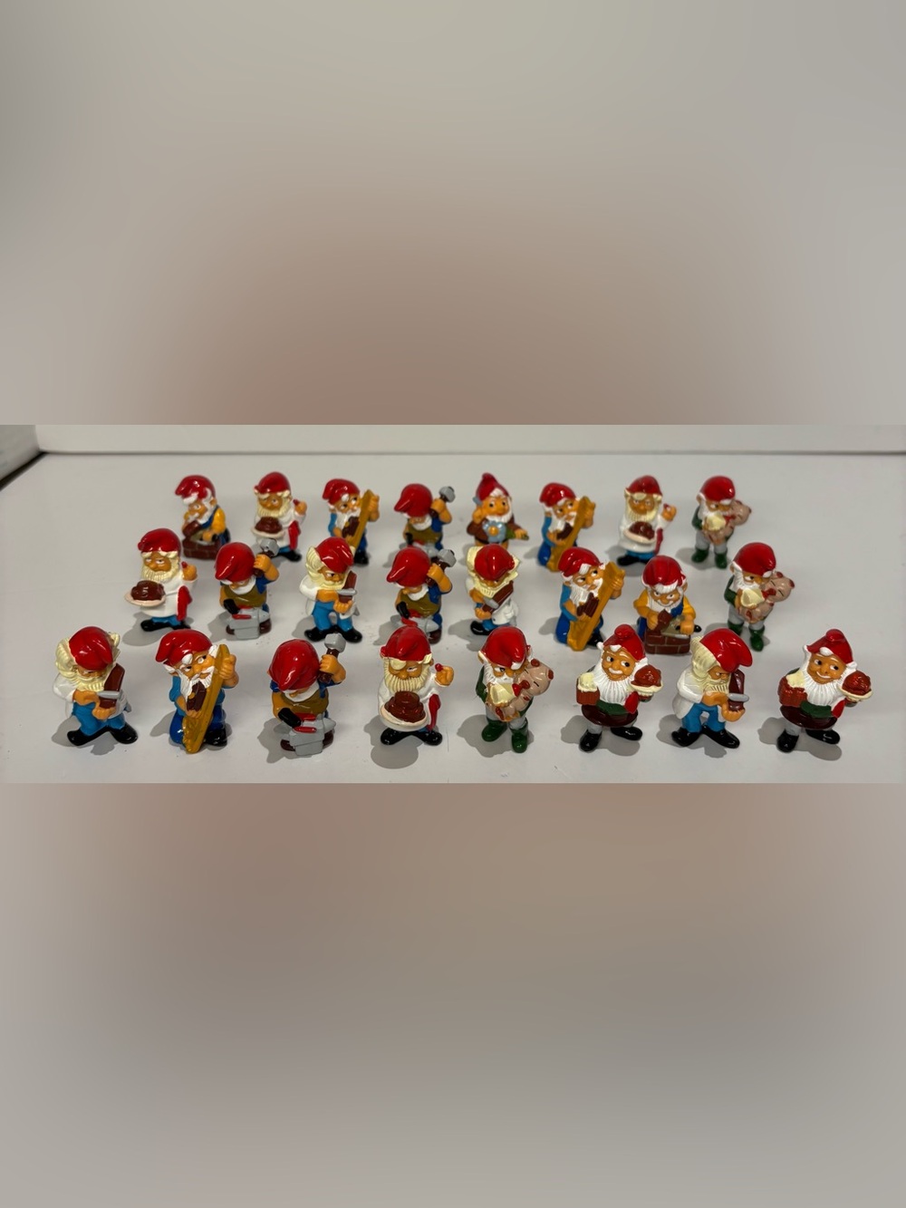 KINDER SURPRISE GARDEN DWARFS AT WORK Lot  Of 24 - GNOMES Vintage 1992 FIGURES